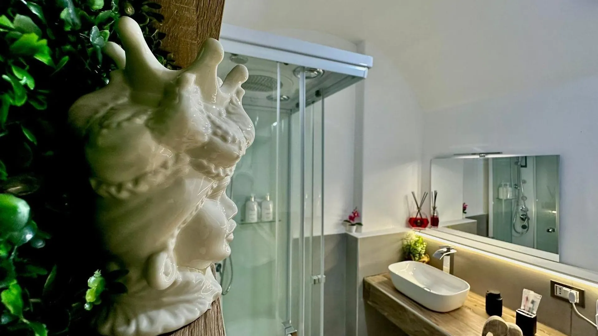 Delm Luxury Suite Κατάνια 0*,